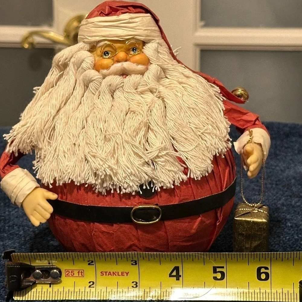 Delightful round Santa made with paper. Very cute!